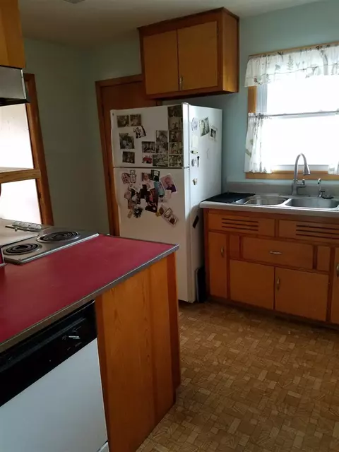 205 E 3rd Ave, Wadena, IA 52169 photo 4