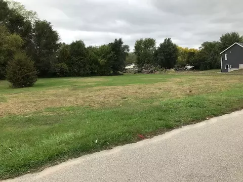 121 Ogden Ave, Waterloo, IA 50707 photo 2