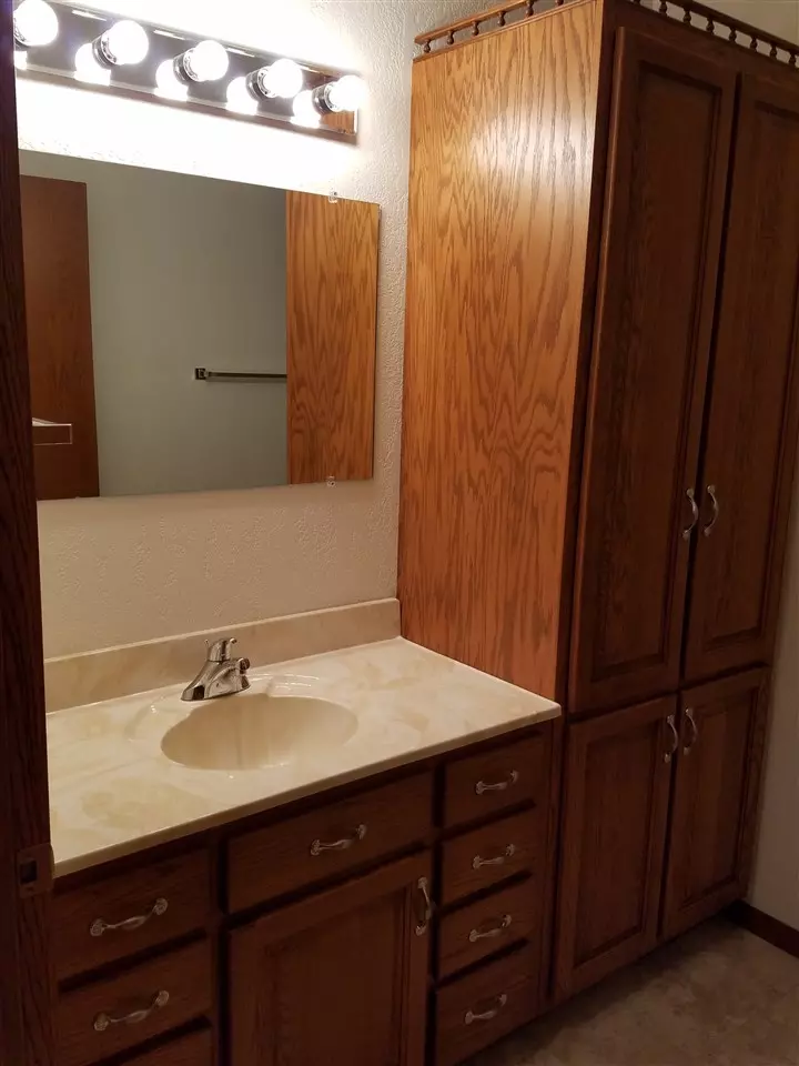  705 Hildreth St, Charles City, IA 50616 photo 7