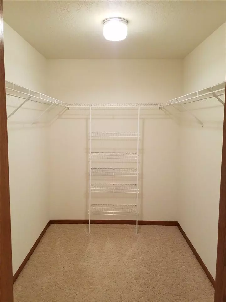  705 Hildreth St, Charles City, IA 50616 photo 9