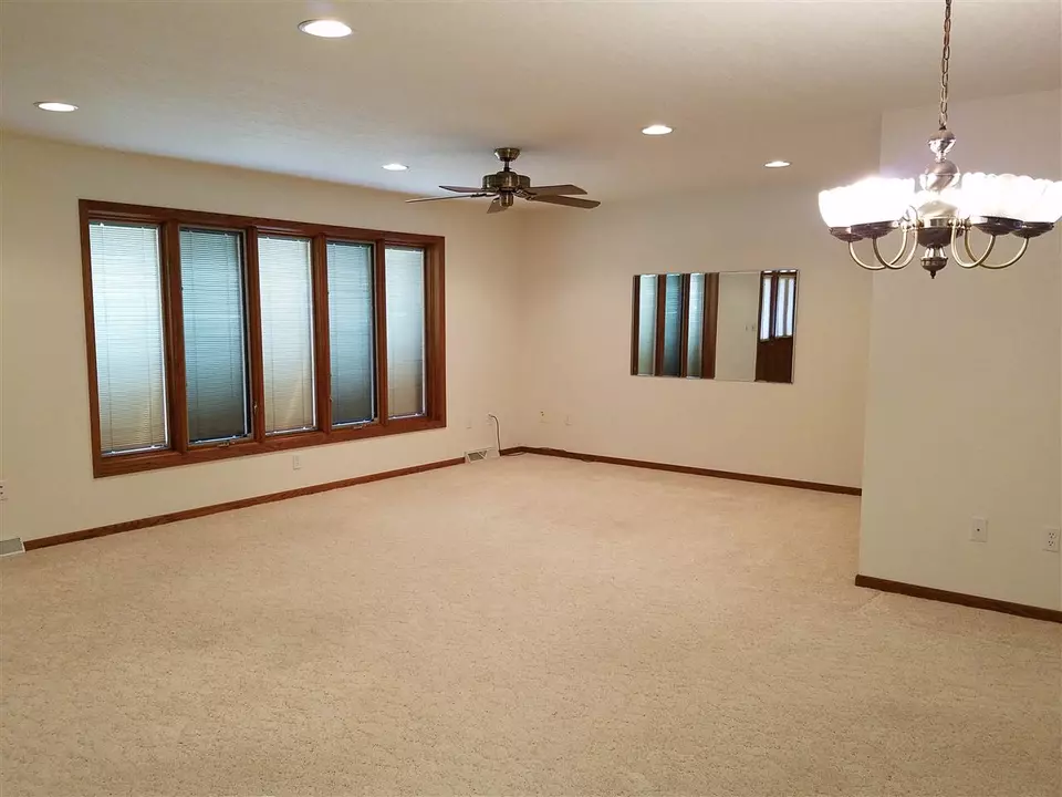  705 Hildreth St, Charles City, IA 50616 photo 5