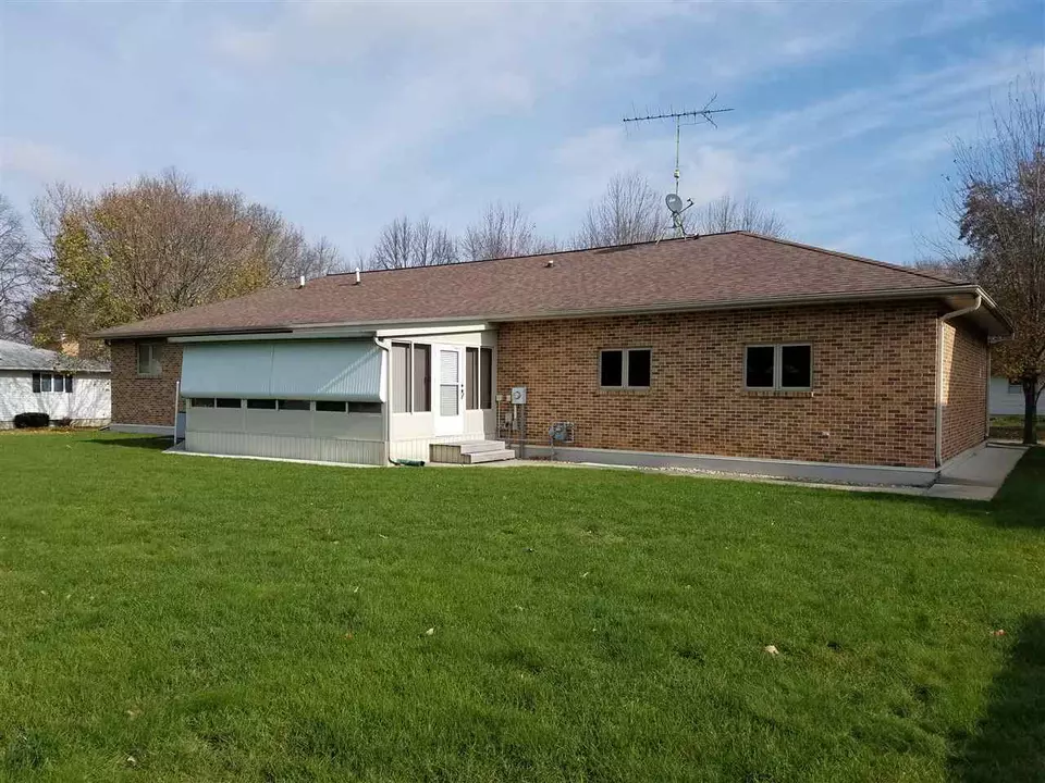  705 Hildreth St, Charles City, IA 50616 photo 2