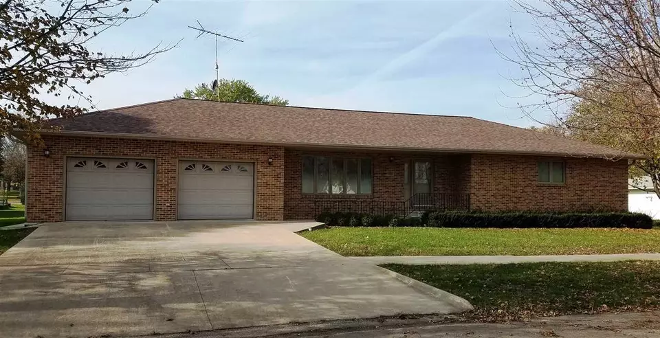  705 Hildreth St, Charles City, IA 50616 photo 1