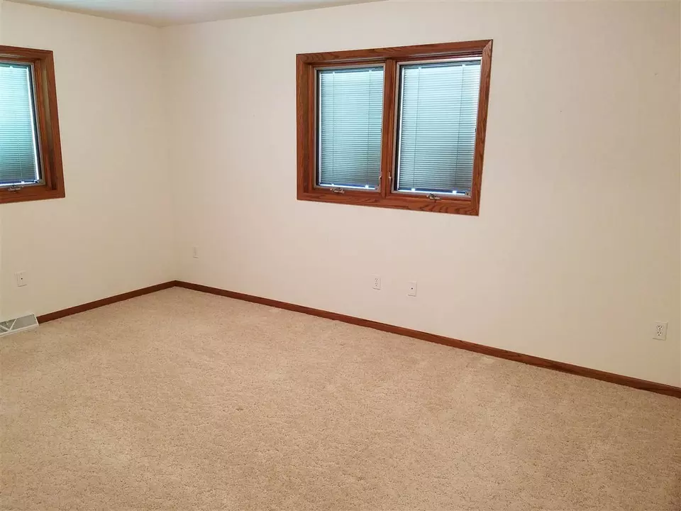  705 Hildreth St, Charles City, IA 50616 photo 8