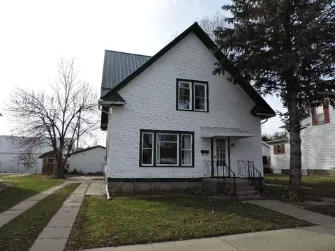 813 E Main St, Decorah, IA 52101 photo 1