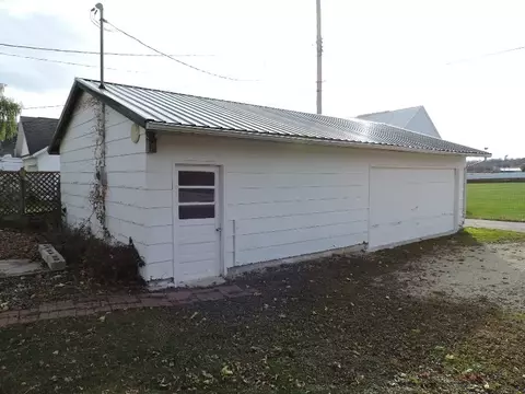 813 E Main St, Decorah, IA 52101 photo 12