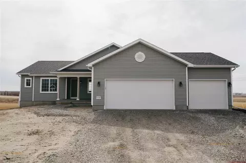 1208 Partridge Ln, Waterloo, IA 50701 photo 2