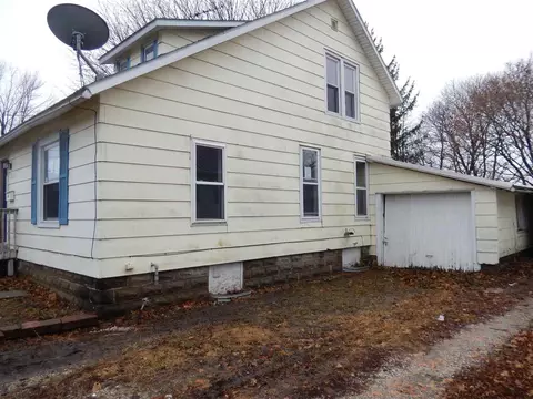 207 N Walnut St, Sumner, IA 50674 photo 2