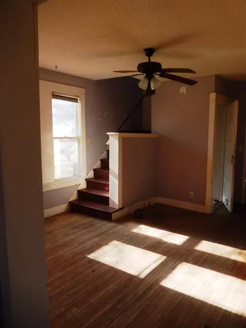 207 N Walnut St, Sumner, IA 50674 photo 6