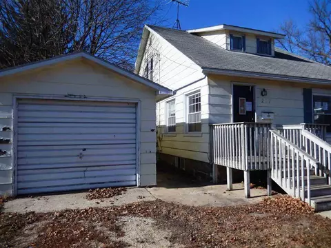 207 N Walnut St, Sumner, IA 50674 photo 9
