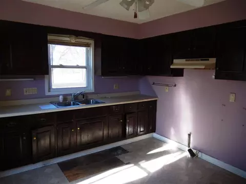 207 N Walnut St, Sumner, IA 50674 photo 3