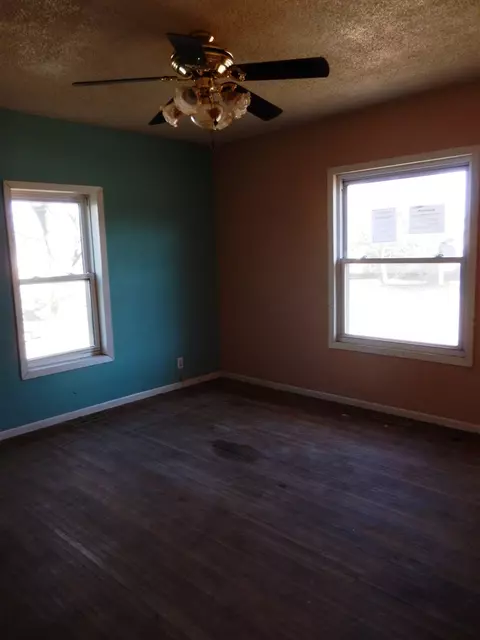 207 N Walnut St, Sumner, IA 50674 photo 7