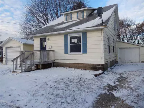 207 N Walnut St, Sumner, IA 50674 photo 1