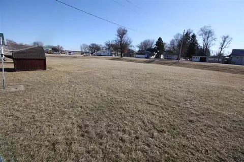 108 S Center St, Dundee, IA 52038 photo 3