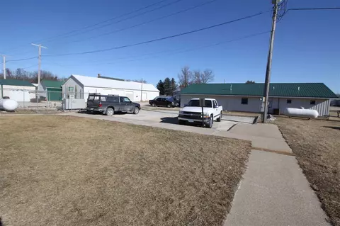 108 S Center St, Dundee, IA 52038 photo 4