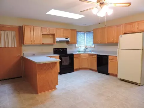 303 E Main St, Decorah, IA 52101 photo 2