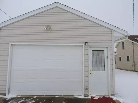 303 E Main St, Decorah, IA 52101 photo 8