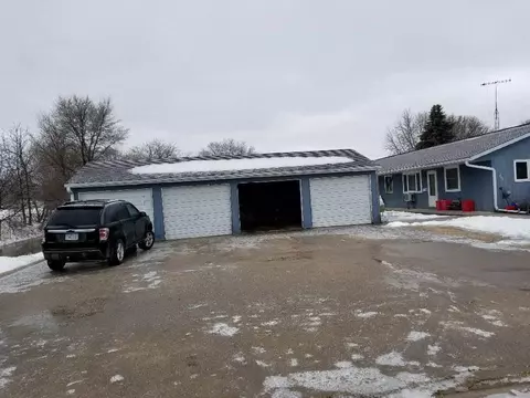 804 Mitchell, Ackley, IA 50601 photo 3