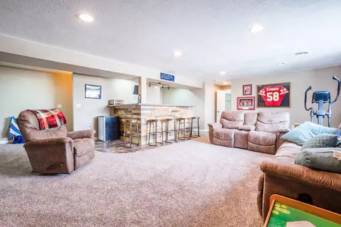4917 Millenium Dr, Cedar Falls, IA 50613 photo 8