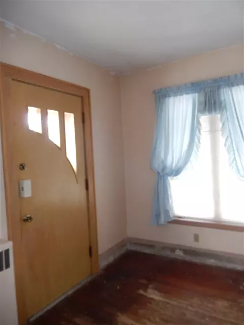 212 E 1st St, Sumner, IA 50674 photo 4