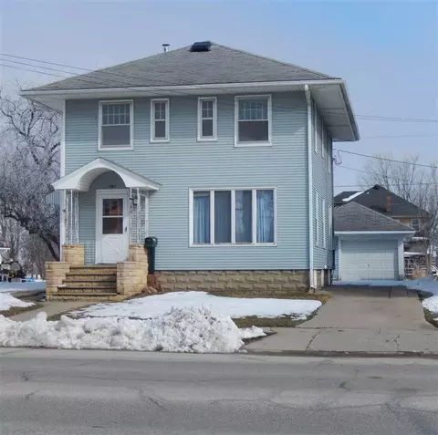 212 E 1st St, Sumner, IA 50674 photo 1