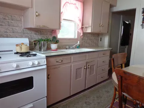 876 Maxwell St, Waterloo, IA 50701 photo 3