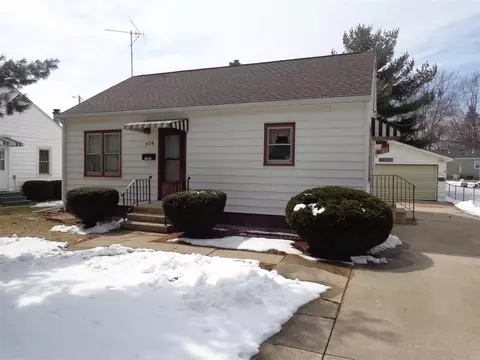 876 Maxwell St, Waterloo, IA 50701 photo 1