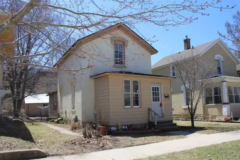 505 E Main St, Decorah, IA 52101 photo 2