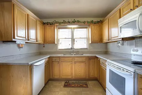 1230 Sheldon St, Waterloo, IA 50701 photo 5