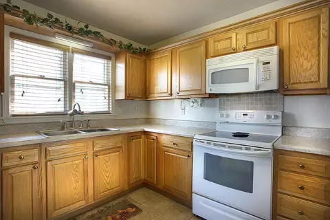 1230 Sheldon St, Waterloo, IA 50701 photo 6