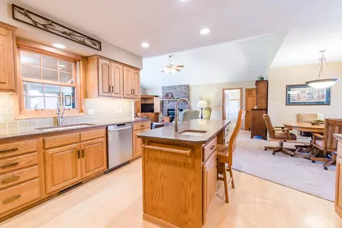 602 Eagle Rd, Waterloo, IA 50701 photo 12