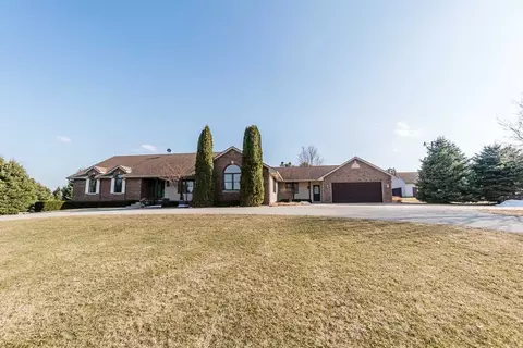 602 Eagle Rd, Waterloo, IA 50701 photo 1