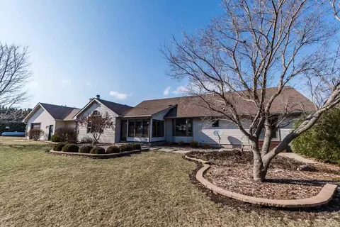 602 Eagle Rd, Waterloo, IA 50701 photo 2