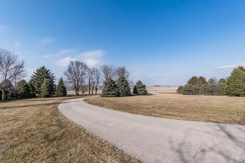 602 Eagle Rd, Waterloo, IA 50701 photo 3