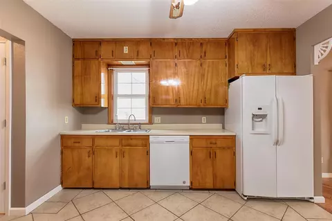 459 E 2nd St, Readlyn, IA 50668 photo 4