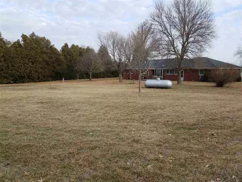 826 Eagle Rd, Waterloo, IA 50701 photo 3
