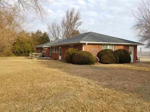 826 Eagle Rd, Waterloo, IA 50701 photo 2