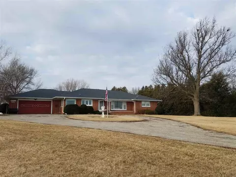 826 Eagle Rd, Waterloo, IA 50701 photo 1