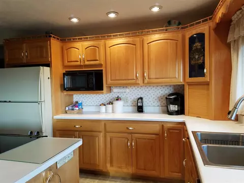 826 Eagle Rd, Waterloo, IA 50701 photo 5