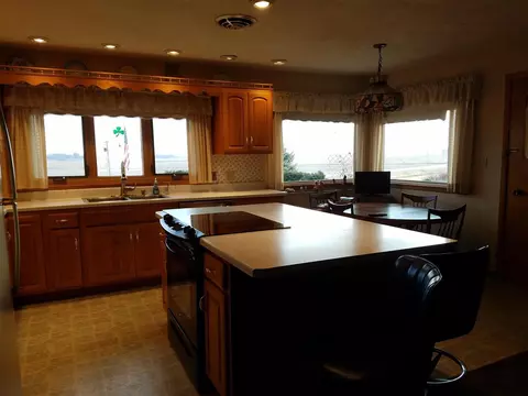 826 Eagle Rd, Waterloo, IA 50701 photo 6