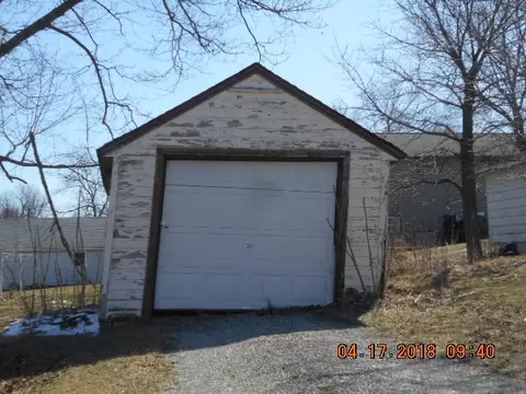 902 E 4th St, Vinton, IA 52349 photo 3