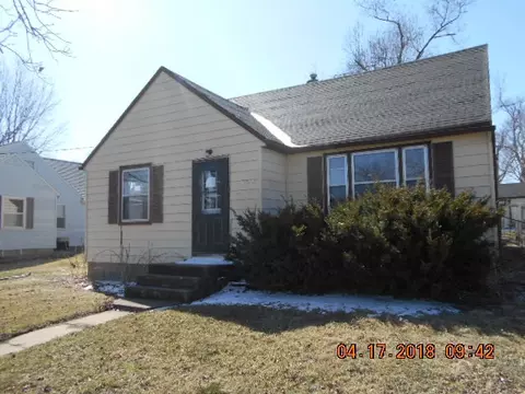 902 E 4th St, Vinton, IA 52349 photo 1