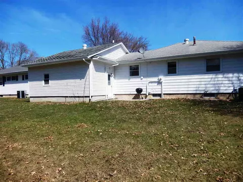 809 SW 4th St, Sumner, IA 50674 photo 2