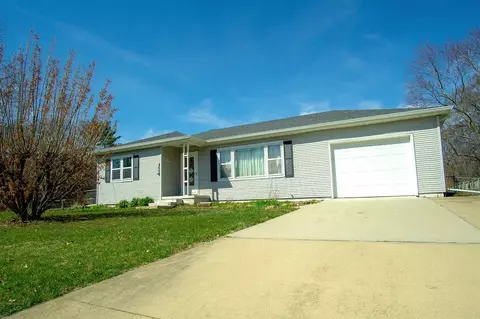 134 Vincent Rd, Waterloo, IA 50701 photo 1