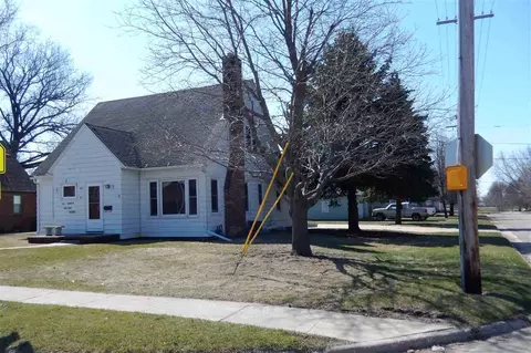 413 W 1st St, Sumner, IA 50674 photo 1