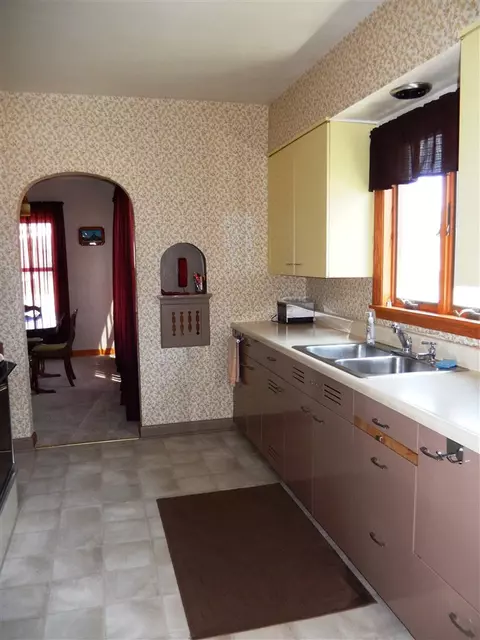 413 W 1st St, Sumner, IA 50674 photo 8