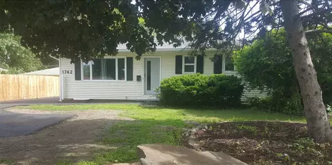 1742 E Ridgeway Ave, Waterloo, IA 50702 photo 1