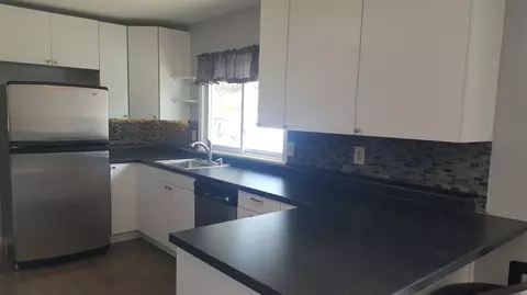 1742 E Ridgeway Ave, Waterloo, IA 50702 photo 3