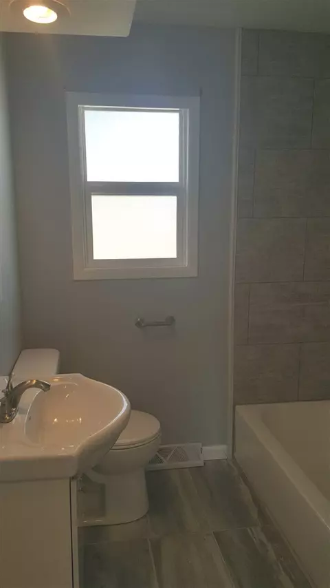 1742 E Ridgeway Ave, Waterloo, IA 50702 photo 7