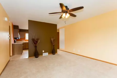4014 Mark Dr, Waterloo, IA 50701 photo 2